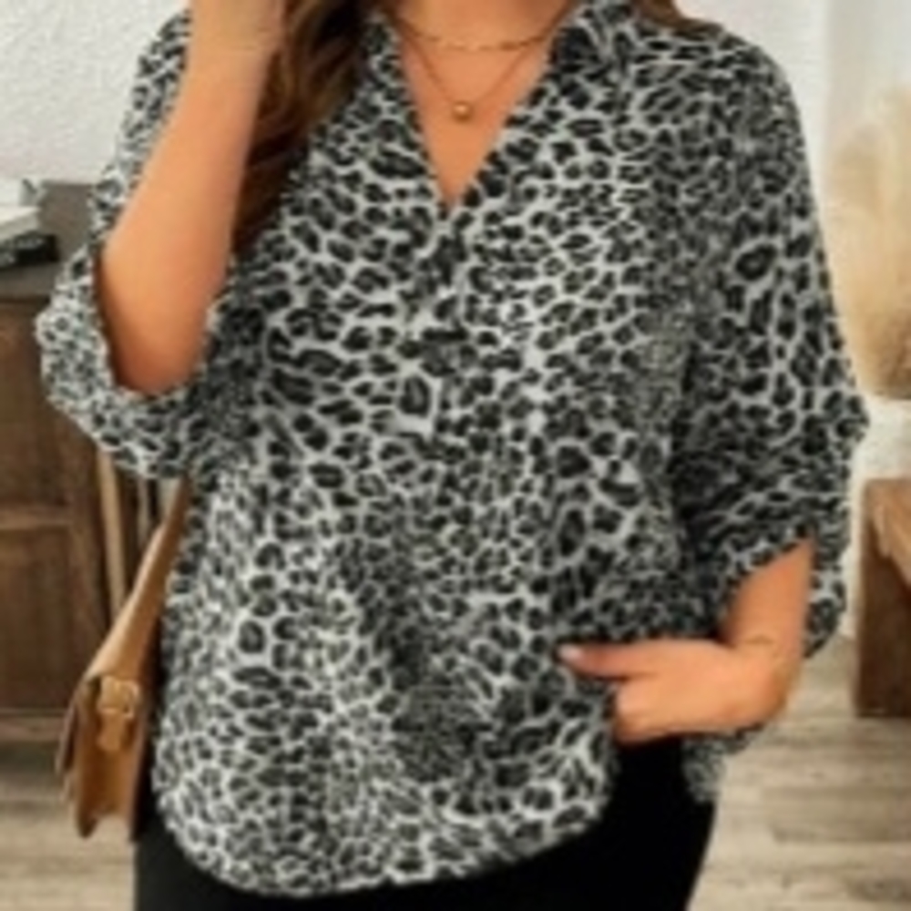 Brina & Em Chic Leopard Print 3/4 Buckled Sleeve Plunge Blouse Size L